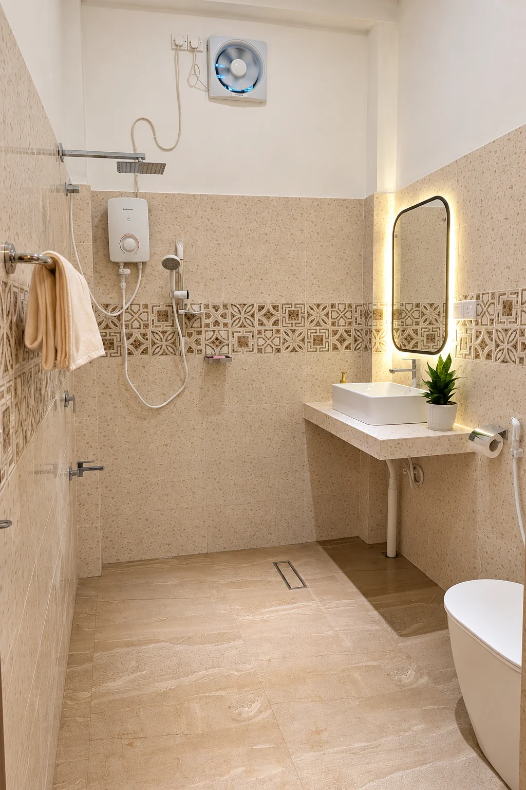 Bathroom with a walk-in shower and vessel washbasin